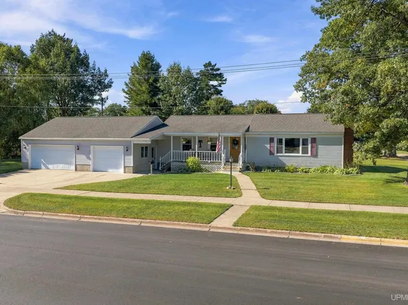 602 S 11th St, Gladstone, MI 49837