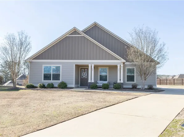 823 Berkshire Ct, Auburn, AL 36832
