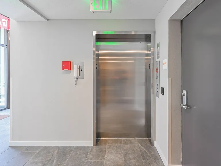 Divine Court Apartments — Photo 22
