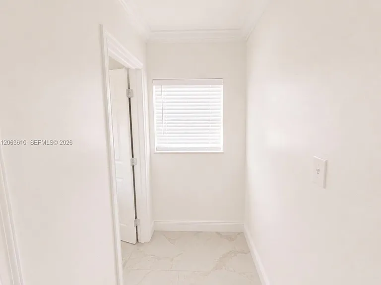 6049 SW 39th St — Photo 9