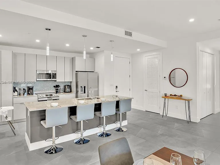 2100 Miami Rd #303 — Photo 3
