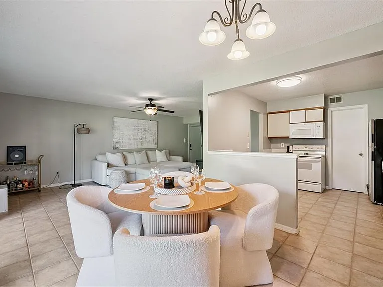 2258 Coach House Blvd #804 — Photo 9