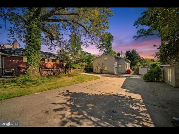 5812 Greenlawn Dr