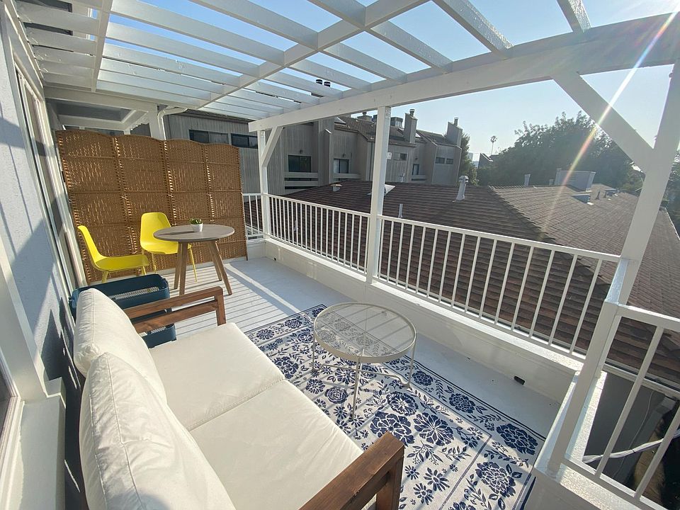 Private deck with pergola