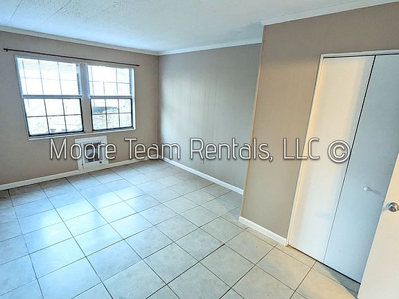 4th image of 84 Toms Park Cir APT 14