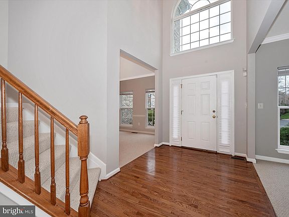 4th image of 9509 Trumpet Ln