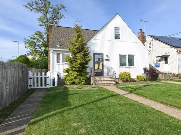 1070 Polk Ave, Franklin Square, NY 11010