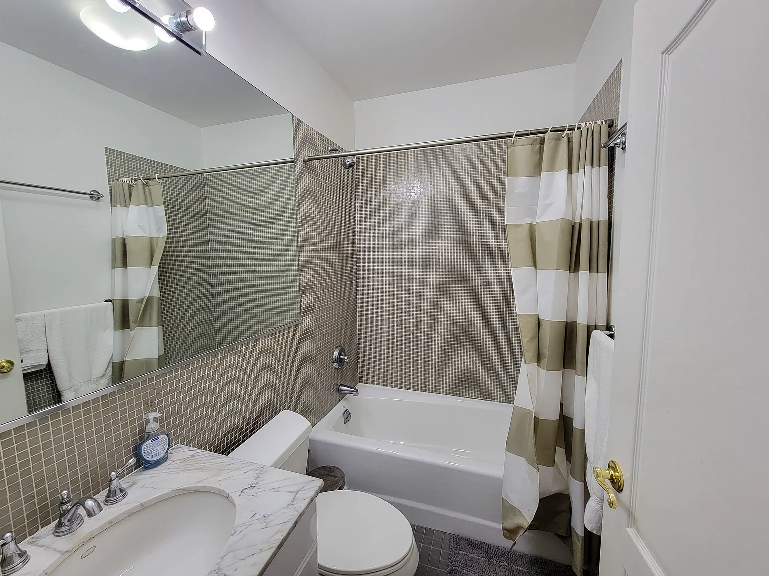 344 East 51st Street — Photo 3