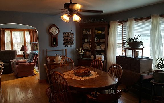 4th image of 1318 E John St