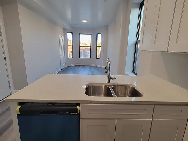 2140 S Fairfield Ave #3F — Photo 1