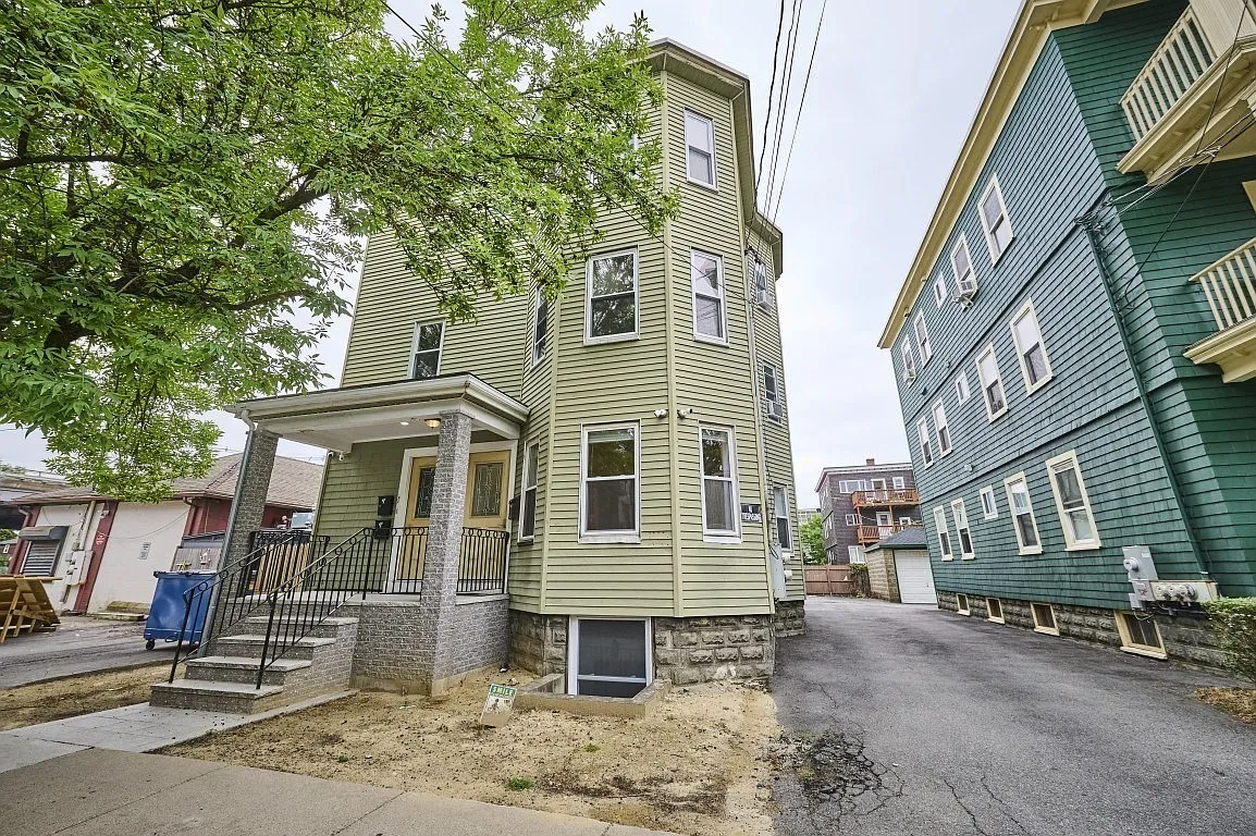 3 bed, 1.0 bath, 1100 sqft, $3,000 — Photo 1