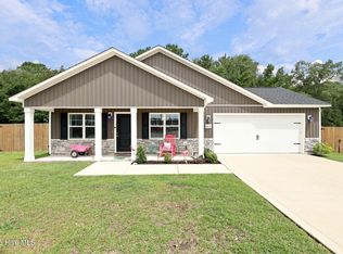 612 Macy Pl, Hubert, NC 28539