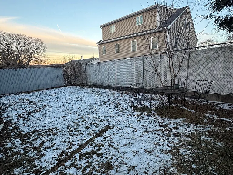 92 Sylvia St — Photo 11