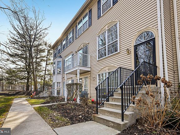 3rd image of 112 Chambord Ct