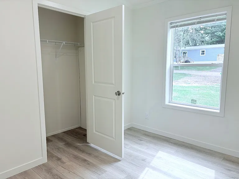 402 Lily Ln — Photo 16