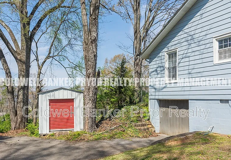 323 Walsh Rd — Photo 39