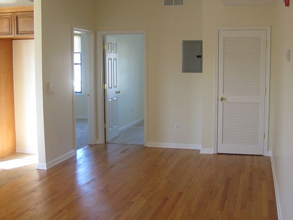 5th image of 450 Ocean Ave