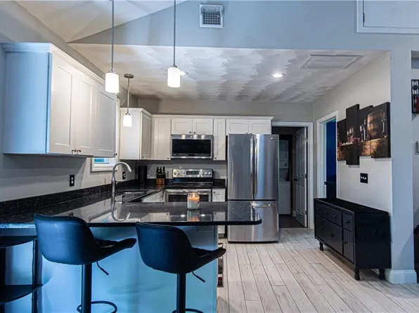 69 Junction St, Warwick, RI 02889