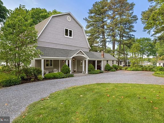 2nd image of 2513 Cecil Dr