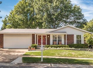 5609 Sky Hill Dr, Saint Louis, MO 63129