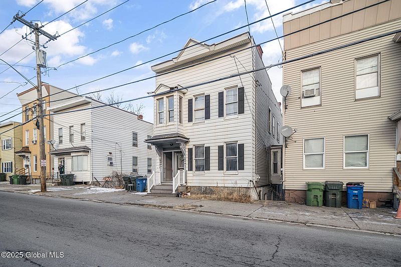 3rd image of 142 Main Street