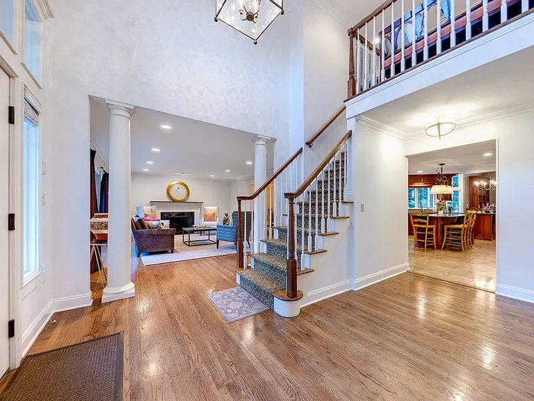 7 Byron Rd — Photo 2