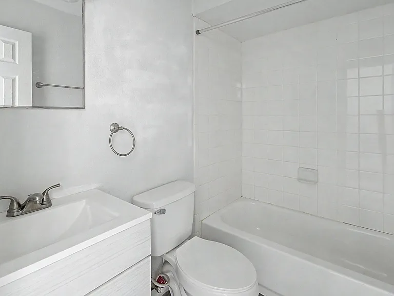 7210 N Manhattan Ave #621 — Photo 3