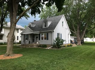 1106 Edward St, Henry, IL 61537