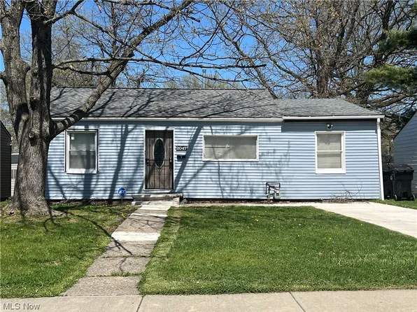 2047 N Green Rd, Cleveland, OH 44121
