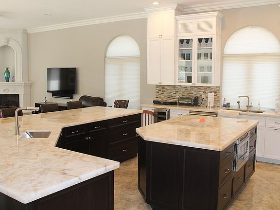 5th image of 942 Allamanda Dr