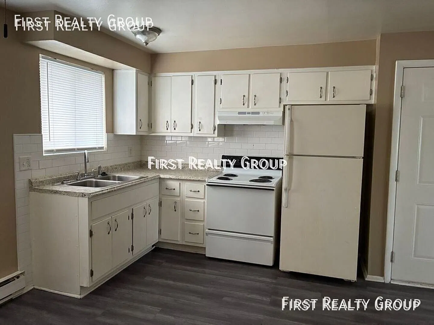 2 Bedroom, 1 Bath Upstairs Apt for Rent. Move In Ready! — Photo 2