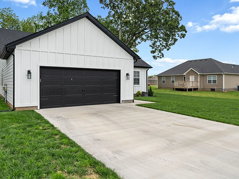 668 Pleasant Meadow Ln — Photo 2