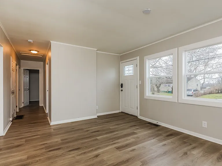 256725_018_living_room_13533249.jpg