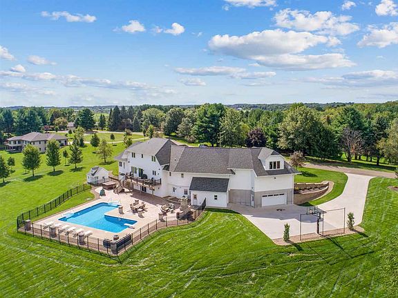5th image of 4142 Shagbark Ln NE