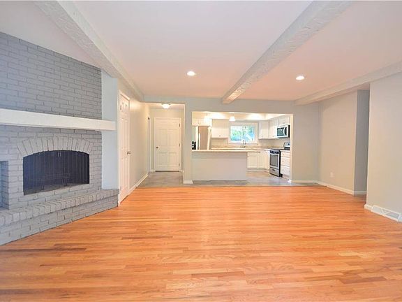 5th image of 3906 Claridge Dr