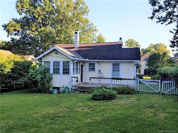 5th image of 215 Cottage Pl