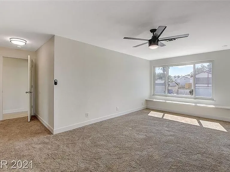 3554 El Camino Rd — Photo 2