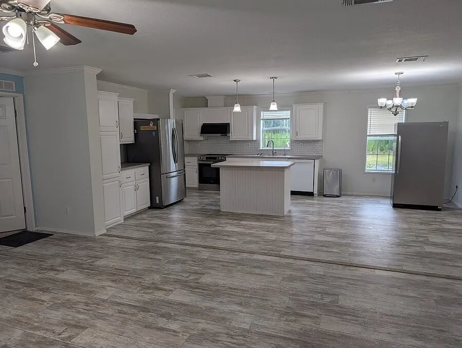 Rare Find: 6 Acre Private Estate in Wesley Chapel — Photo 3