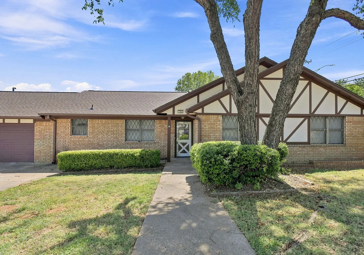 Fully Remodeled 3-Bedroom Home in Broken Arrow! — Photo 1