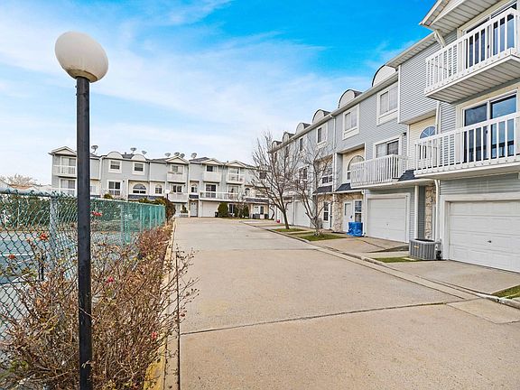 2nd image of 38 Country Dr E