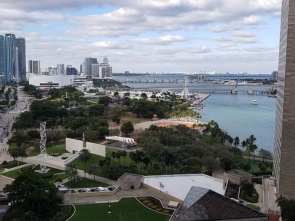 4th image of 325 Biscayne Blvd #2118