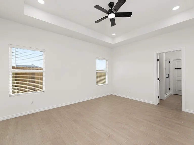 111 Hope Dr — Photo 3