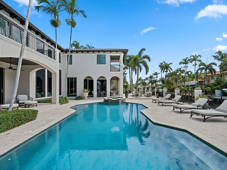 7474 NE Bay Cove Ct — Photo 16