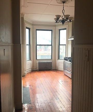 3rd image of 386 Pacific Ave