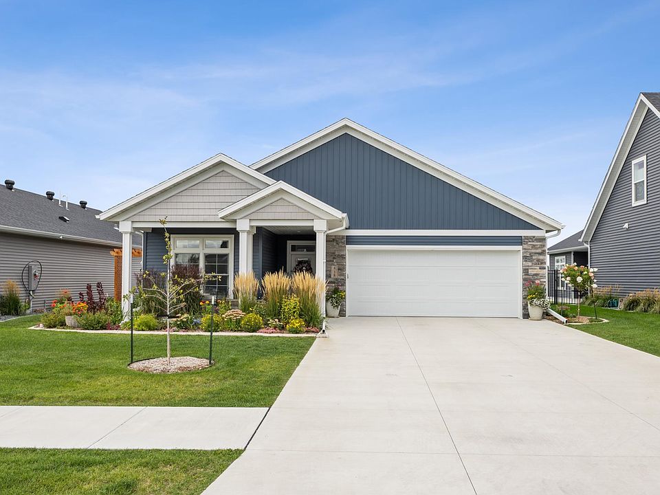 1st image of 818 Rania Way W