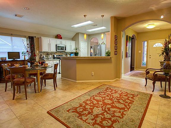 5th image of 24507 Drakefield Ct