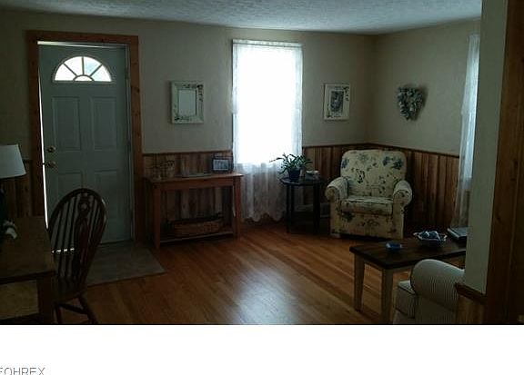 2nd image of 401 Center Ave