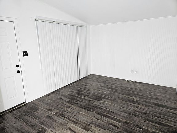 2nd image of 410-12 E Glen Park Ave