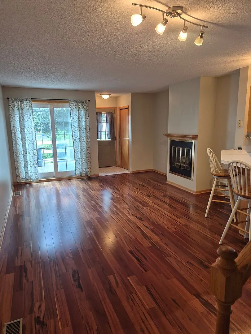 2 Bedroom Townhome Coon Rapids — Photo 3