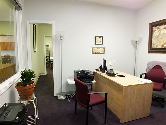 3rd image of 530 N Broadway St